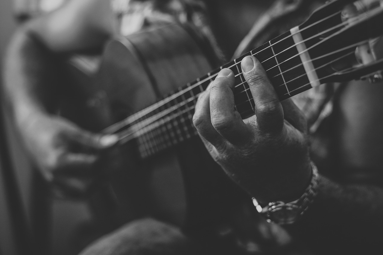Lekcje gry na gitarze: Poradnik dla początkujących