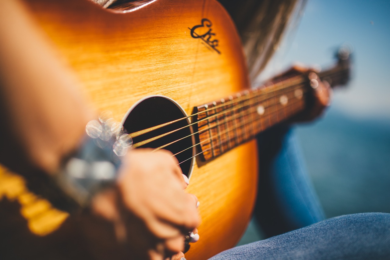 Jak grać gitarę akustyczną w stylu country?