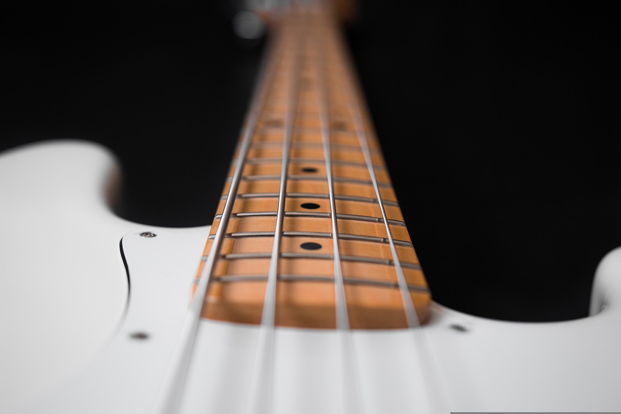 Jak zacząć naukę gitary basowej – najlepszy poradnik
