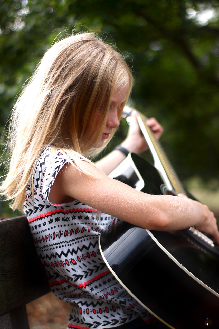 4 Najlepsze lekcje gry na gitarze dla dzieci